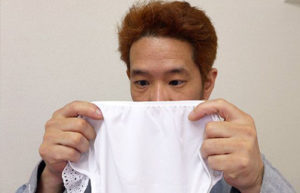 Японцы покупают ношеные трусики